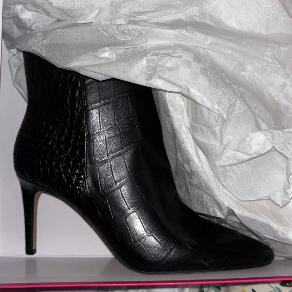 Vince Camuto BNIB Black Croco Shine Leather Heeled Ankle Boots SZ 8 - Picture 8 of 9